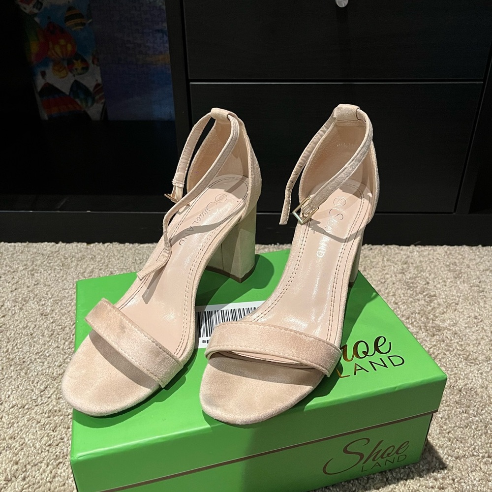 Shoelace nude heeled sandals
